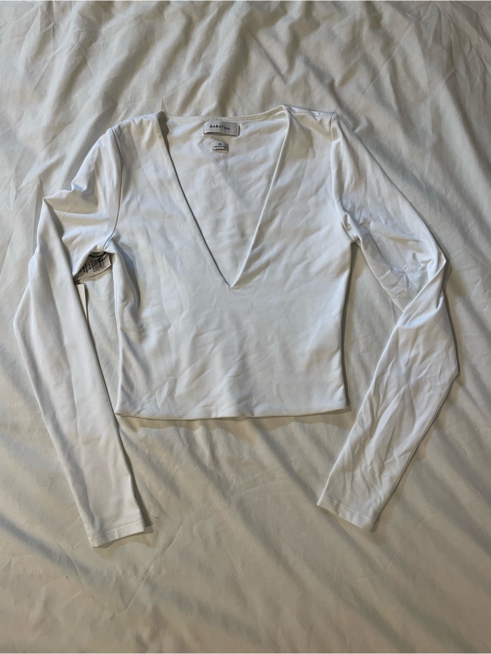Aritzia Babaton White Deep V Long-Sleeve Contour Crop Top